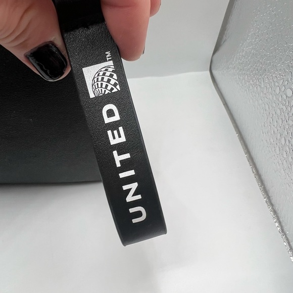 Star Wars x United Airlines Collaboration Pouch With Dental Kit And Earplugs New - Picture 8 of 9